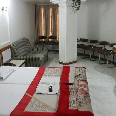 Hotel Unnati Ahmedabad Buitenkant foto