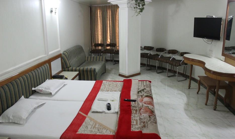 Hotel Unnati Ahmedabad Buitenkant foto