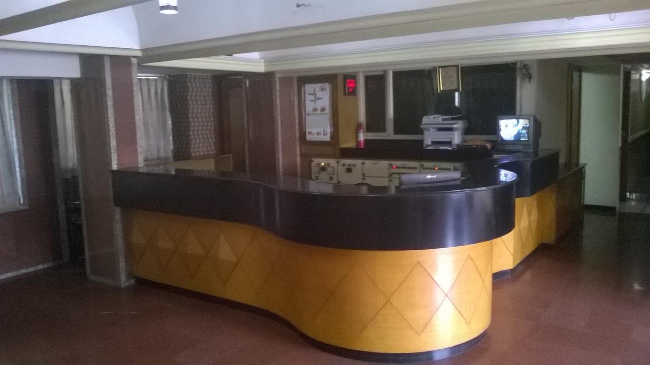 Hotel Unnati Ahmedabad Buitenkant foto